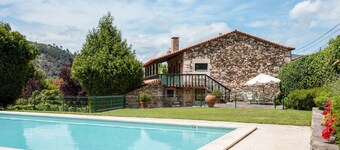 Fonte dos Pepes by LovelyStay