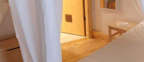 1 bedroom, iron/ironing board, free WiFi