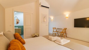 Iron/ironing board, free WiFi, bed sheets
