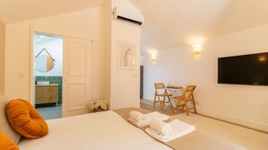 Iron/ironing board, free WiFi, bed sheets