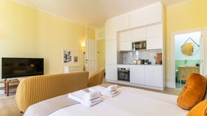 Iron/ironing board, free WiFi, bed sheets