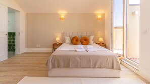 Tabla de planchar con plancha, wifi gratis y ropa de cama 