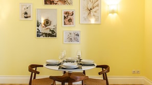 Dining - Urban House Marquês - D - by LovelyStay (Porto)