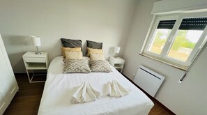 2 bedrooms, iron/ironing board, free WiFi, bed sheets