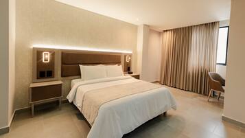 Premium Room, Kitchenette | 1 bedroom, minibar, in-room safe, desk