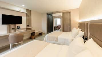 Junior Room, Kitchenette | 1 bedroom, minibar, in-room safe, desk
