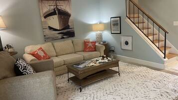 Een smart-tv, een dvd-speler, een tafeltennistafel en boeken