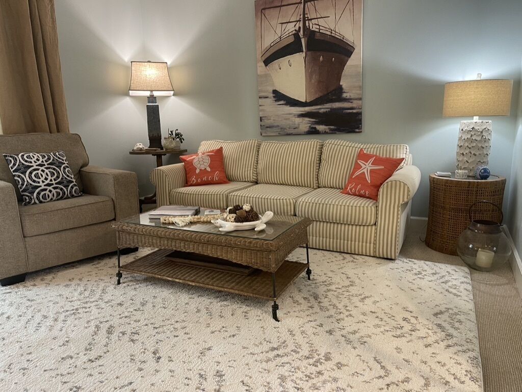 TV connectée, lecteur de DVD, table de tennis de table, livres