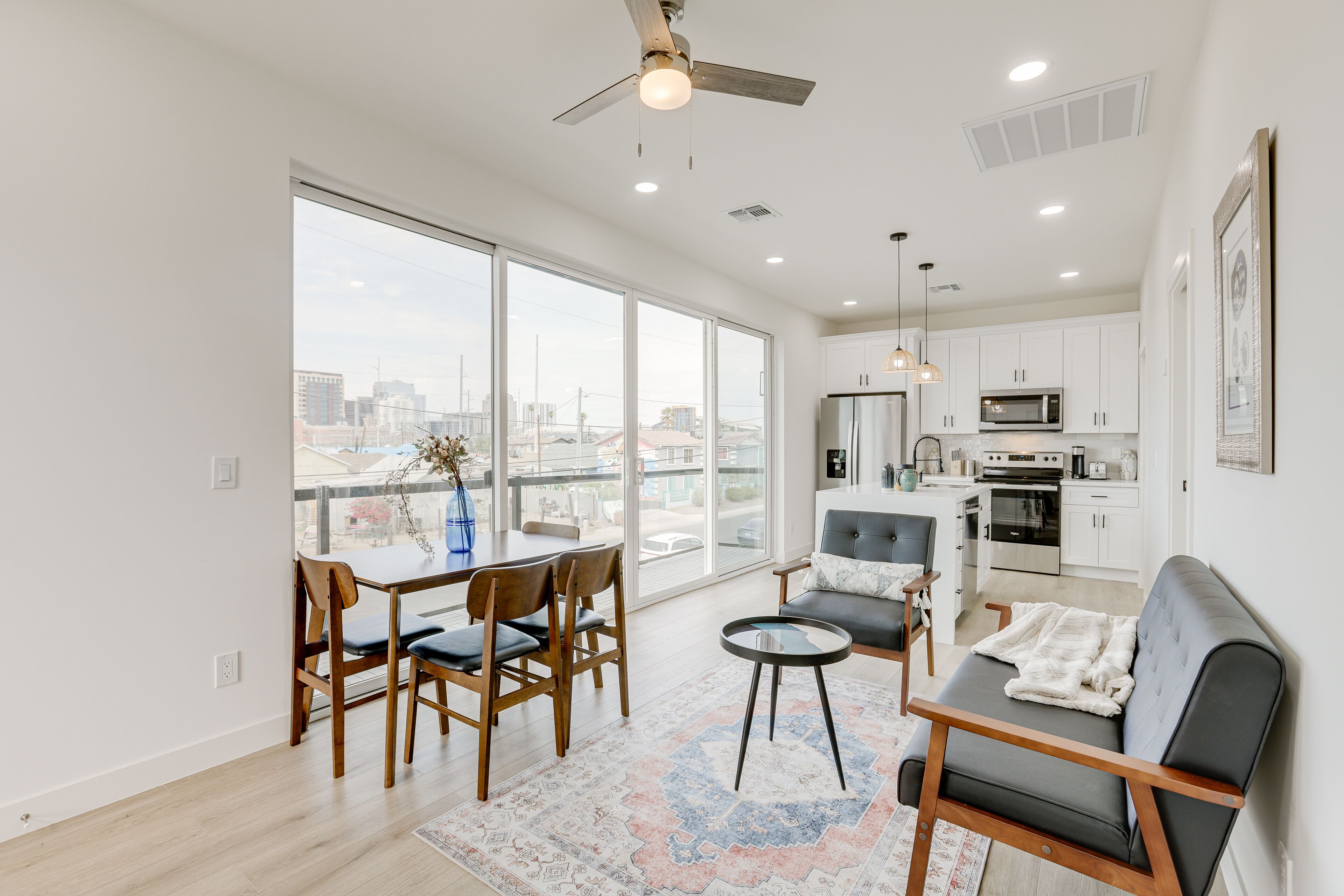 Updated Phoenix Apt w/ Putting Green, 1 Mi to Dtwn