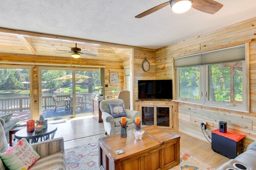 Kilgore Lakefront Home w/ Private Dock & Pier!