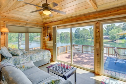 Kilgore Lakefront Home w/ Private Dock & Pier!