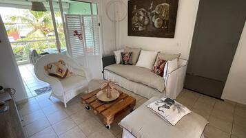 Una Smart TV, libros