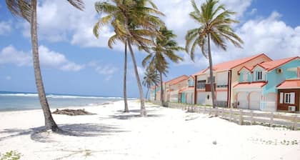 Appartement en résidence privée refait à neuf et climatisé, vue mer