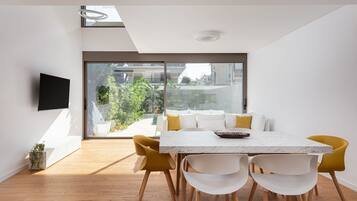 Signature Apartment | Dining room