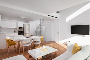 Apartamento Signature | Zona de estar | Smart TV de 50 pulgadas con canales digitales, Netflix
