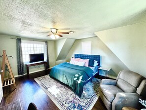 3 bedrooms, desk, free WiFi, bed sheets - Ivy Cottage Getaway
(Oklahoma City)