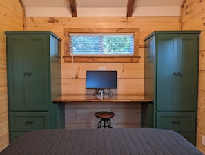 2 bedrooms, desk, iron/ironing board, free WiFi