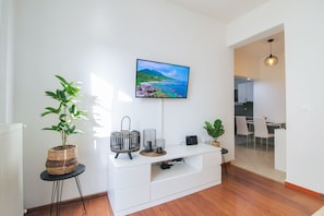 City Apartment, 2 Bedrooms | Living area