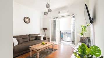 City Apartment, 2 Bedrooms | Living area