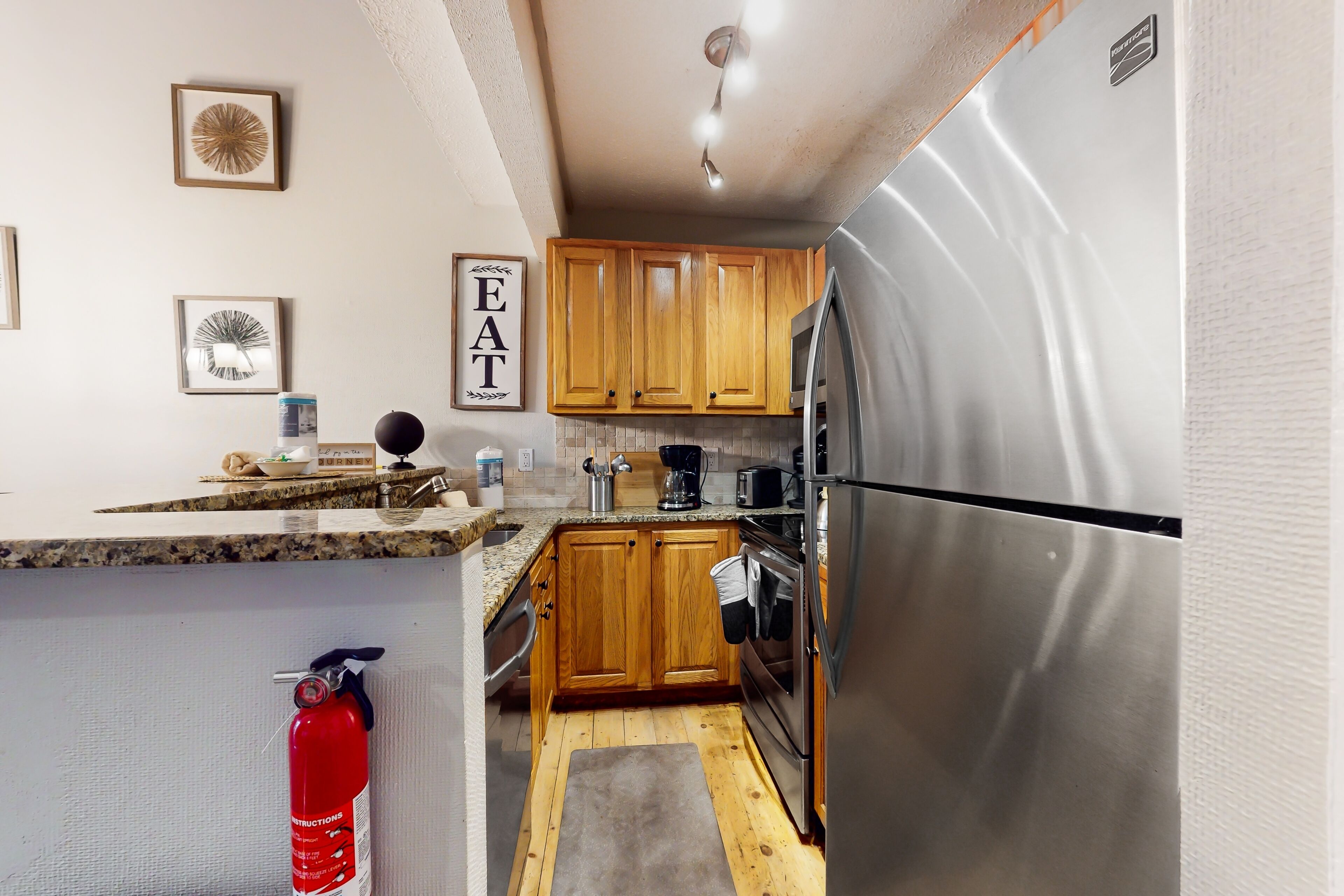 冰箱、微波炉、烤箱、炉灶