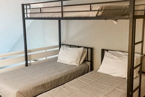 2 bedrooms, Internet, bed sheets - Ski-in/out condo near Jack Frost Ski Resort with loft, wood fireplace, deck, W/D (Lake Harmony)