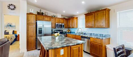 Geladeira, micro-ondas, fogão, cooktop