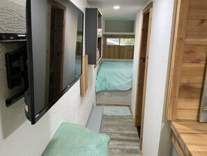 1 bedroom, free WiFi, bed sheets - Tiny Vintage Spacation Lake Wylie CLT (Charlotte)