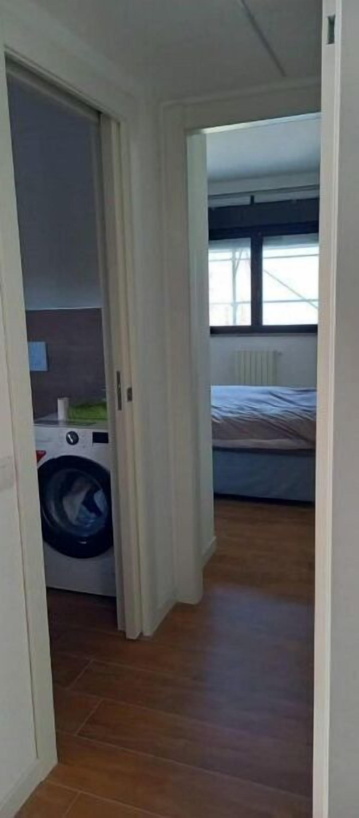 1 habitación, tabla de planchar con plancha, wifi gratis y ropa de cama 