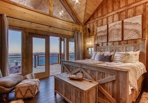 3 bedrooms, desk, iron/ironing board, free WiFi - Moonshiners Hideout | Swing Bed, Hot Tub & Mountain Views (Gatlinburg)