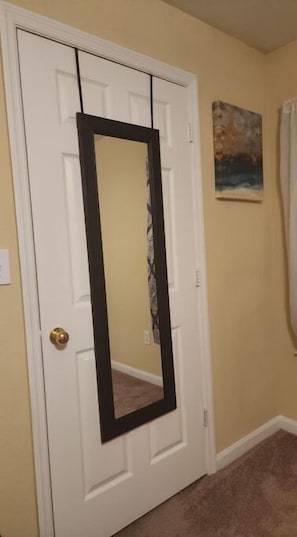 Interior - Private room in Union City 10 mins from airport! (Union City)