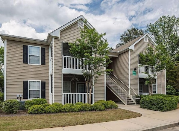 Exterior - Private room in Union City 10 mins from airport! (Union City)