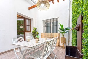 Outdoor dining - Exclusive apartment in Granada Center. Catedral 101 (Granada)