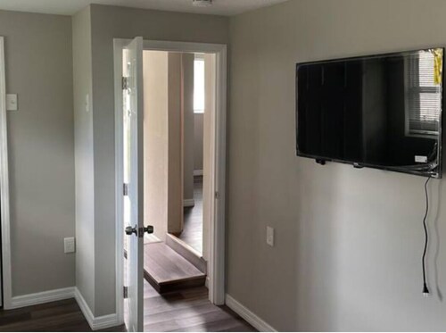 NEW! Cozy House near Golf Club /Airport