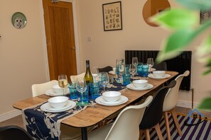 Dining - King beds, workspace, corporates, parking, sleeps 10
 (Radford)