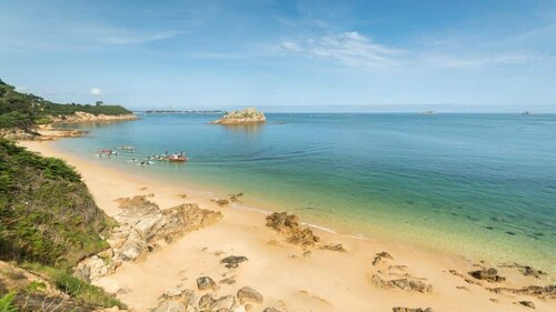 House with garden close to the center and beaches
