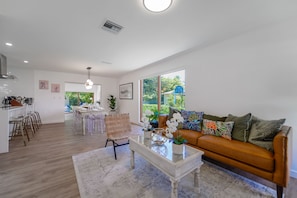 Deluxe Apartment | Living area - Awesome House with pool Westchester  (Miami)