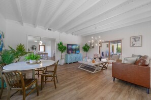 Deluxe Apartment | Living area | 50-inch Smart TV with cable channels - Awesome House with pool Westchester  (Miami)