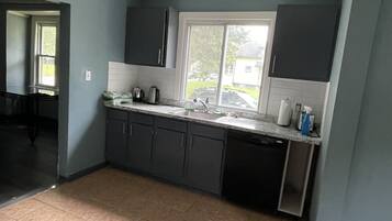 Economy House | Private kitchen | Full-sized fridge, microwave, stovetop, coffee/tea maker