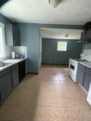 Economy House | Private kitchen - Pontiac House for a short term rent (Pontiac)