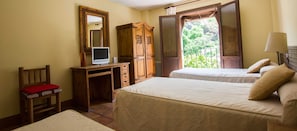 Economy Triple Room (109)