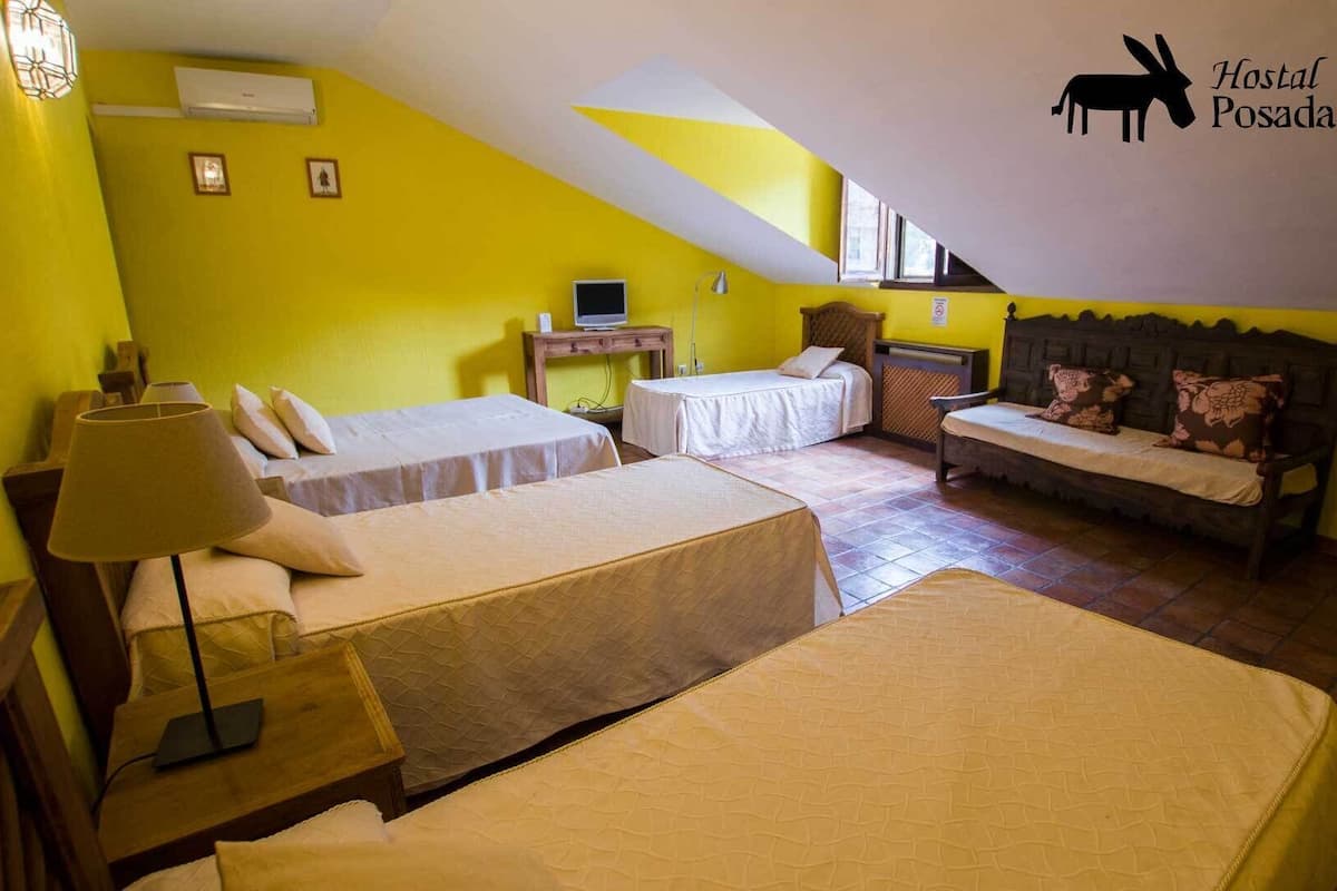 Economy-Vierbettzimmer (205) | 1 Schlafzimmer, Babybetten, kostenloses WLAN, Bettwäsche