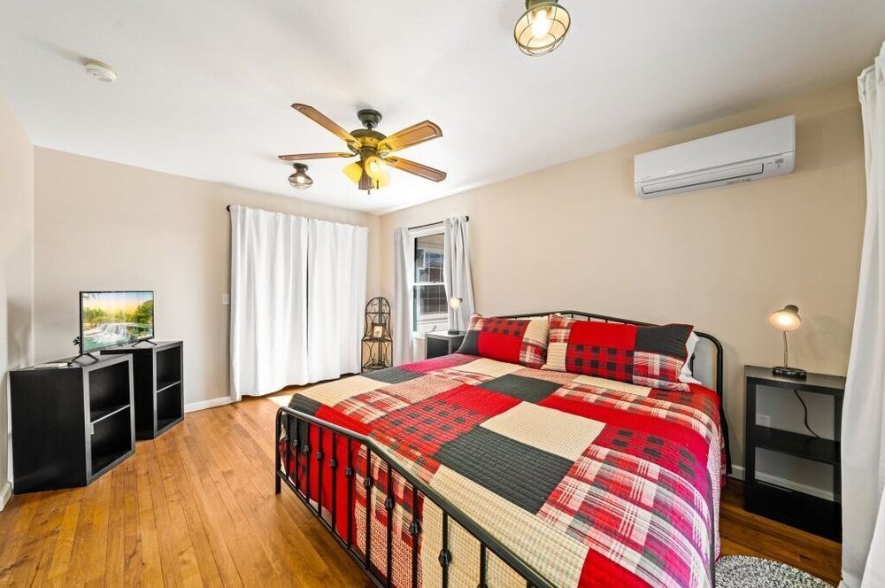 Charming, Hill Country Smalltown Suite, Centrally located. Harper Vrbo