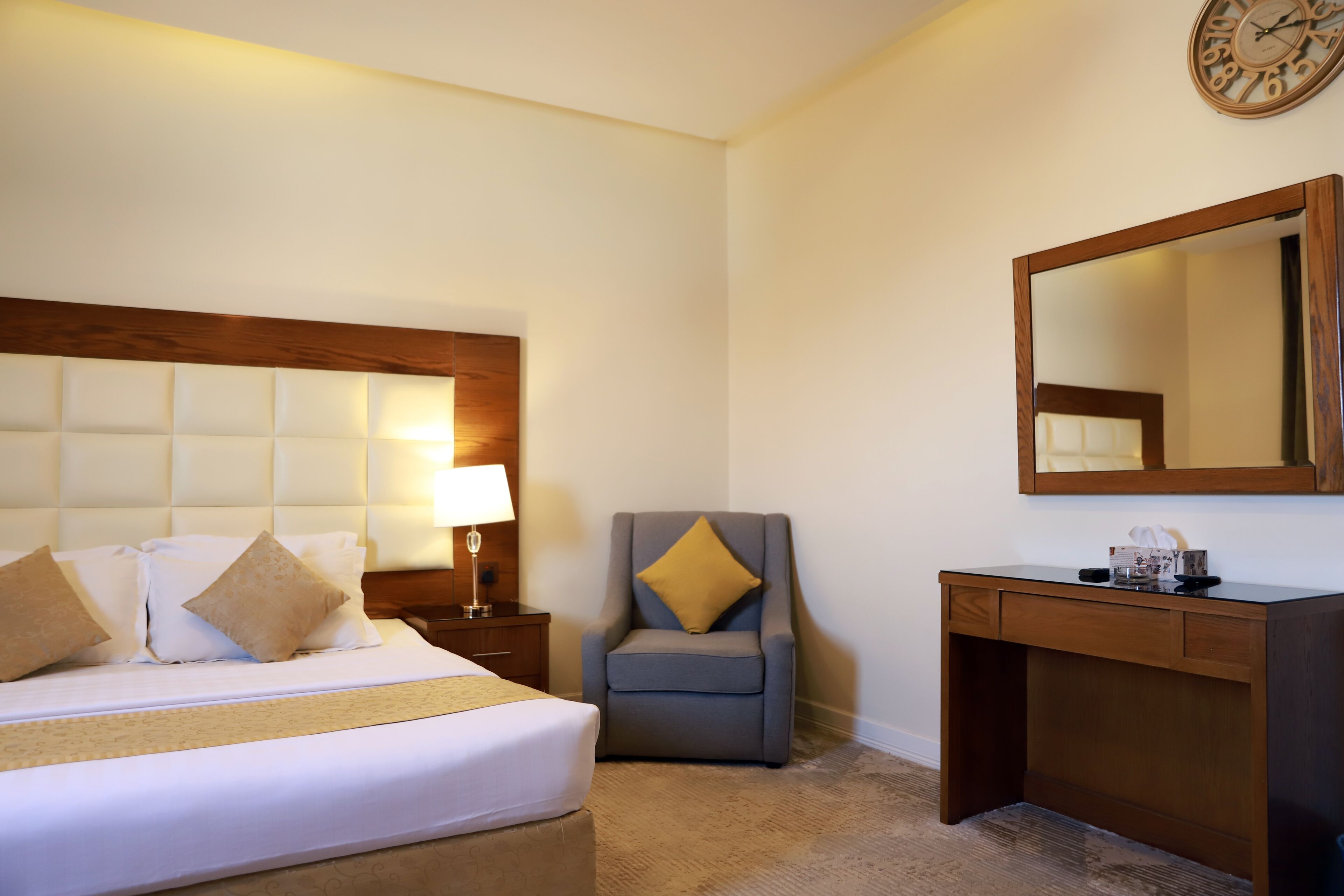 egyptian cotton sheets, premium bedding, individually decorated, desk