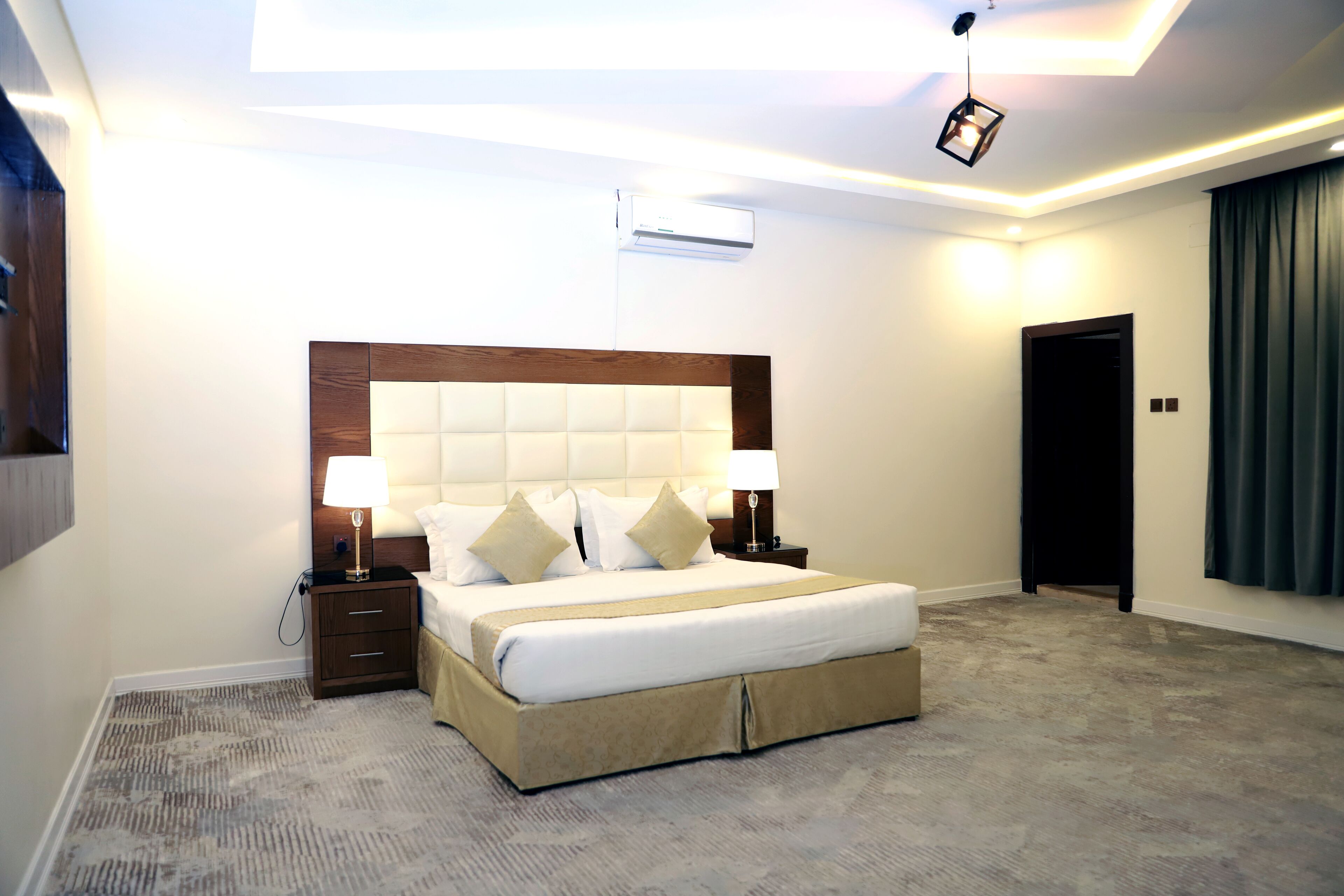 egyptian cotton sheets, premium bedding, individually decorated, desk