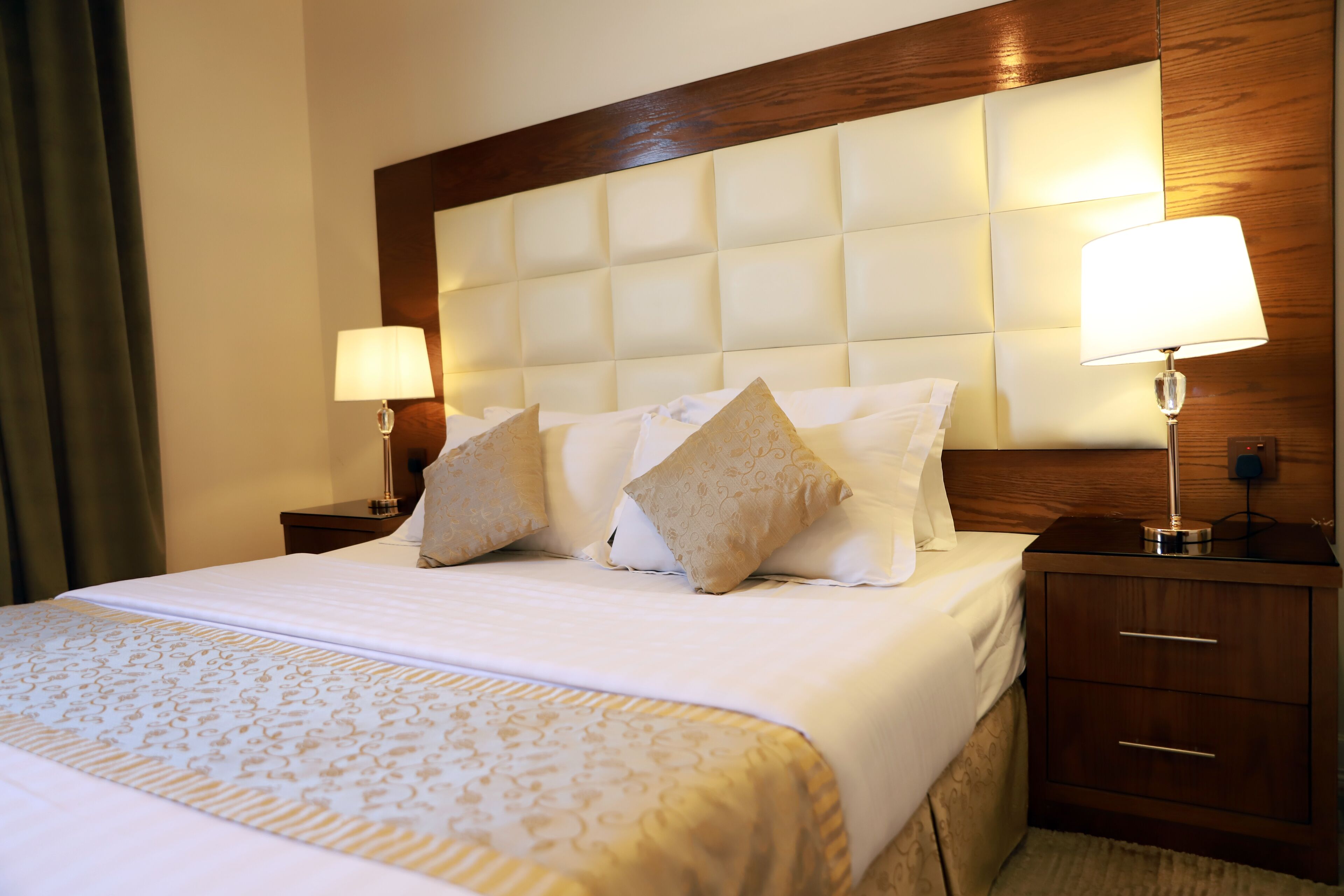 egyptian cotton sheets, premium bedding, individually decorated, desk