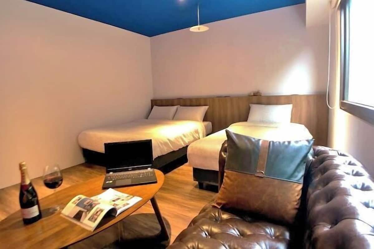 Soundproofing, free WiFi, bed sheets