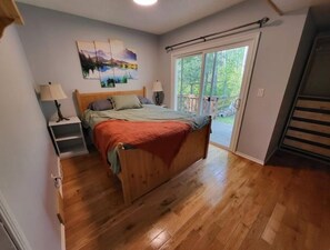 2 dormitorios, cuna de viaje, ropa de cama