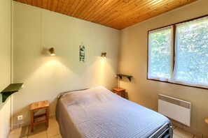 3 bedrooms, iron/ironing board, WiFi