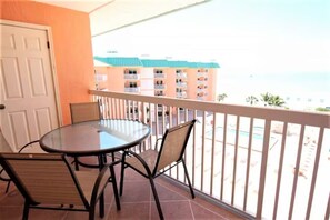 Outdoor dining - Tropical Beachfront Penthouse-Beach Cottages II (Indian Shores)