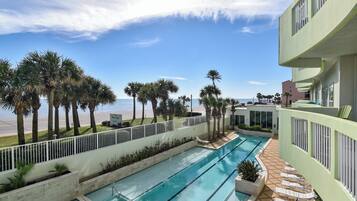 Condo (3 Bedrooms) | Property amenity